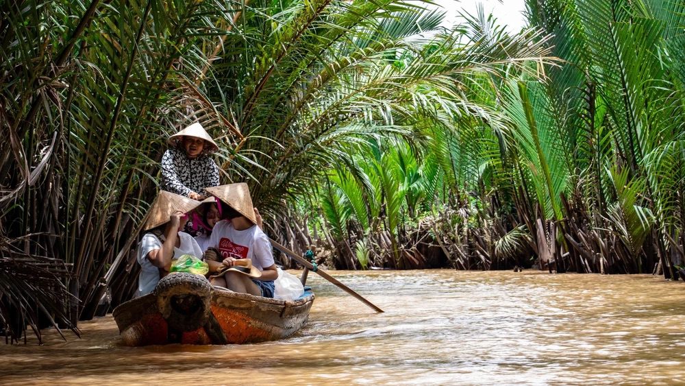 Báo Mỹ đưa Việt Nam vào top điểm đến hàng đầu Đông Nam Á năm 2024 Đông Nam Á Đi thuyền khám phá địa đạo Củ Chi và đồng bằng sông Cửu Long. Ảnh: malcoo