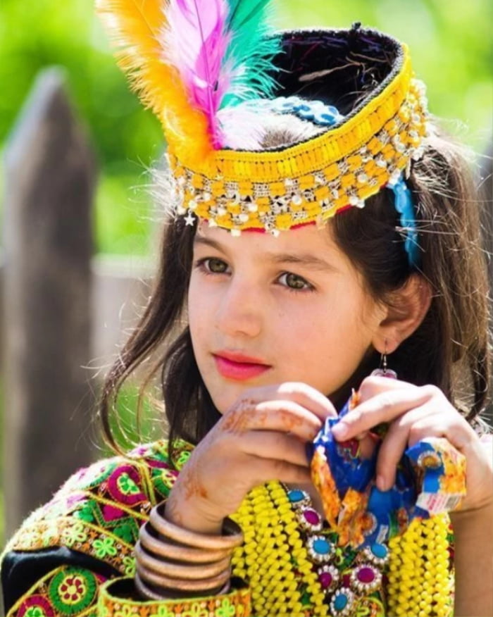 Kalasha: Bộ tộc có nhiều phụ nữ đẹp nhất thế giới, lấy bao nhiêu chồng cũng được cá mập zombie