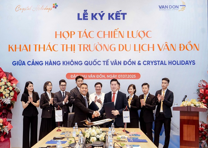 Crystal Holidays và Cảng Hàng không Quốc tế Vân Đồn ký hợp tác chiến lược về phát triển du lịch