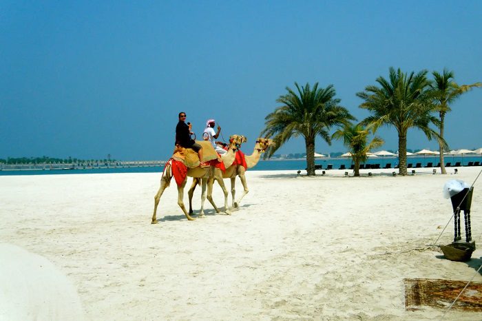 Nhiều hoạt động thú vị diễn ra trên bãi biển riêng của Cung điện Emirates Abu Dhabi