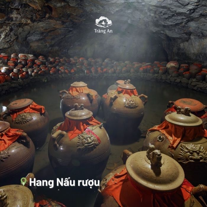 Hang Nấu Rượu gắn liền với truyền thuyết nấu rượu tiến vua