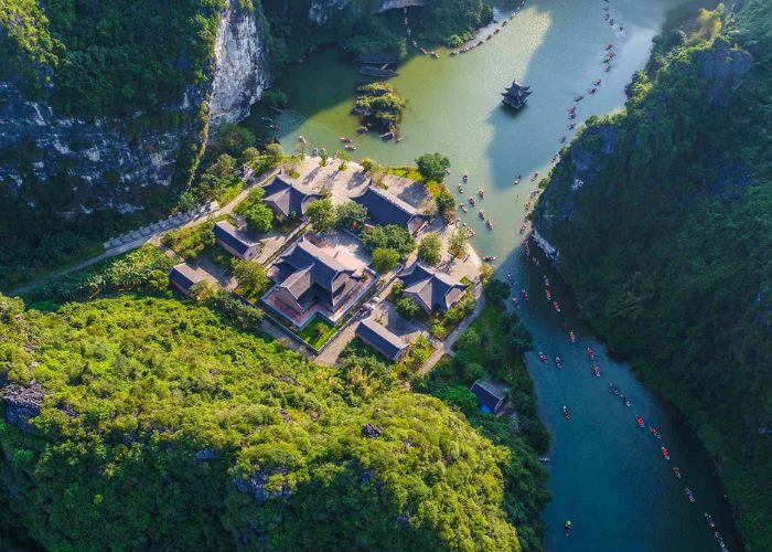Hành Cung Vũ Lâm là điểm check-in được giới trẻ yêu thích