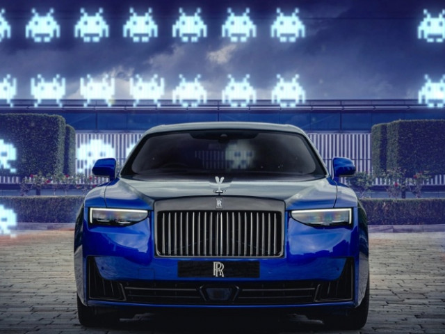 Rolls-Royce biến Ghost thành “cỗ máy game” phong cách 8-bit
