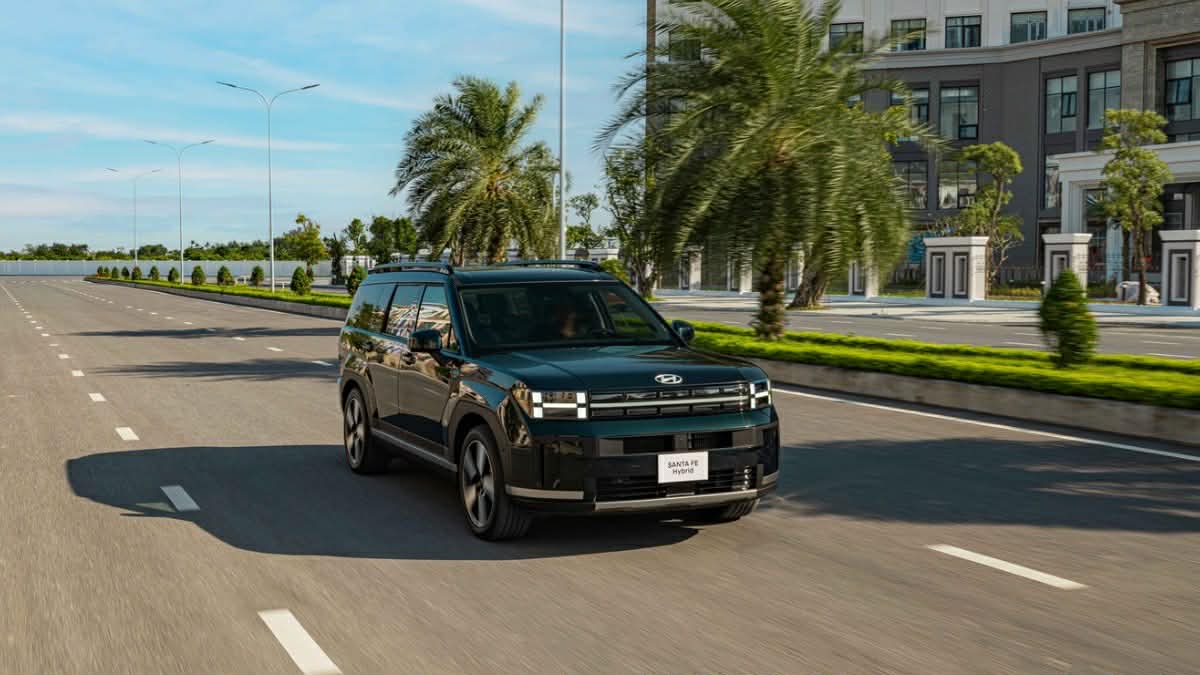 Hyundai Santa Fe Hybrid ra mắt thị trường Việt Nam, giá 1,369 tỷ đồng