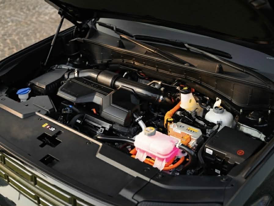 Hyundai Santa Fe Hybrid ra mắt thị trường Việt Nam, giá 1,369 tỷ đồng