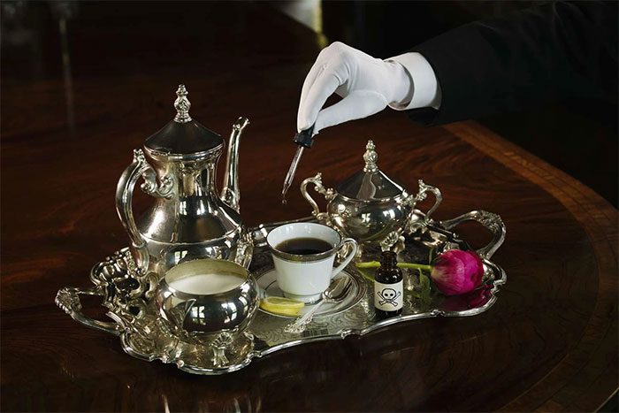 Việc sử dụng chất độc làm vũ khí là kỹ năng đã được con người thuần thục từ thời tiền sử.