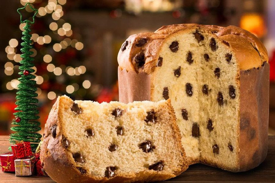 Bánh mỳ ngọt đặc trưng của Italy là Panettone có điểm chung với bánh Stollen của Đức là có vị nho khô và mứt trái cây.