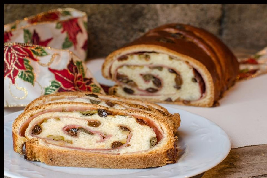 Bánh mỳ dăm bông nhồi thịt nguội