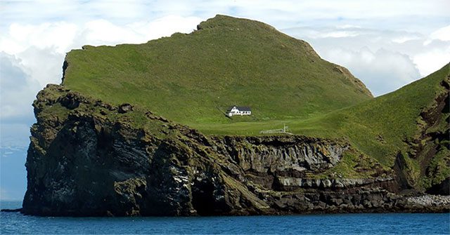 Sự thật về những lời đồn đoán kì bí xoay quanh ngôi nhà cô quạnh nhất thế giới ở Iceland