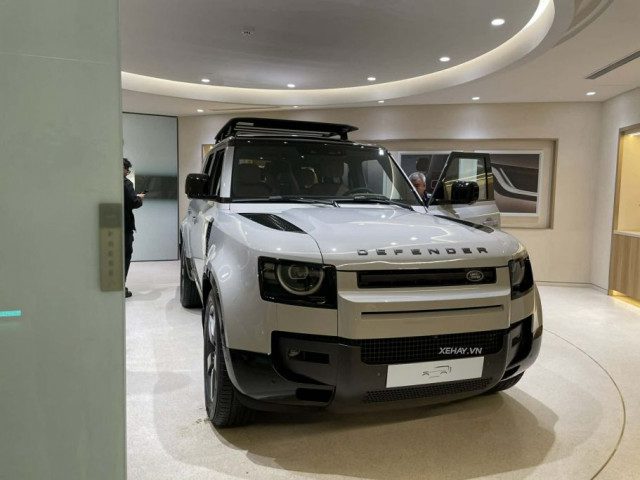 Land Rover Defender 2026 chính thức ra mắt Việt Nam: SUV offroad giá từ 5,09 tỷ đồng