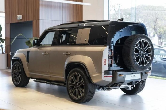 xehay_denfender20ocda_151225_3 Land Rover Defender OCTA lộ diện tại Viêt Nam, đối đầu Mercedes-AMG G 63