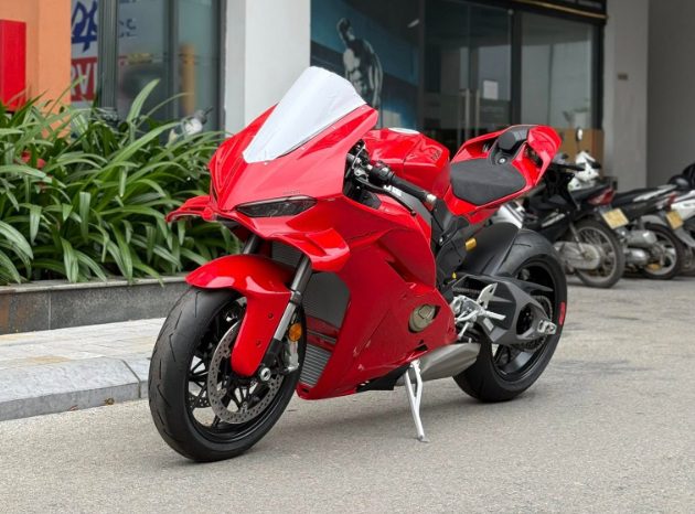 Cận cảnh Ducati Panigale V4 2025 đầu tiên về Việt Nam