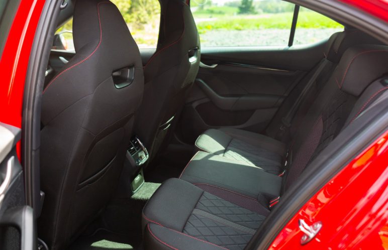 Skoda Octavia vRS bất ngờ xuất hiện tại đại lý: Giá dự kiến khoảng 1,5 tỷ đồng