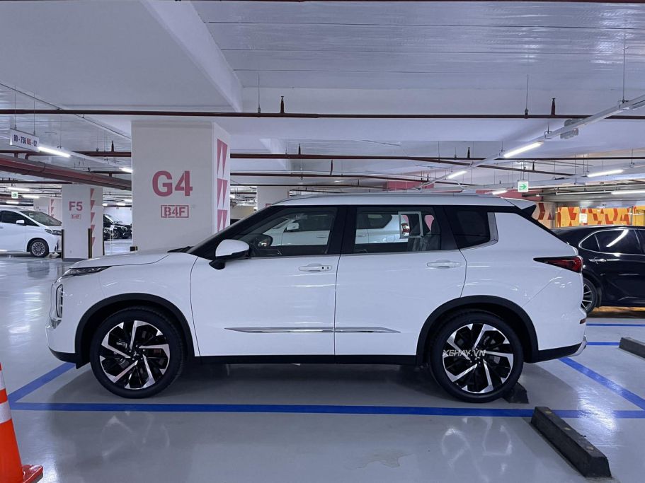 xehay_outlander20moi_091225_11 Bắt gặp Mitsubishi Outlander thế hệ mới tại Việt Nam