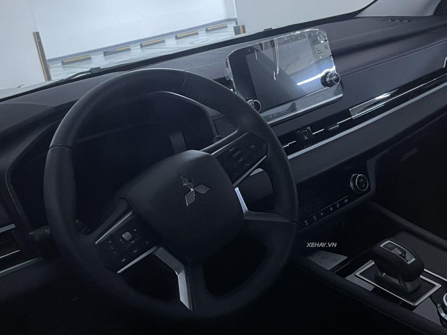 xehay_outlander20moi_091225_12 Bắt gặp Mitsubishi Outlander thế hệ mới tại Việt Nam