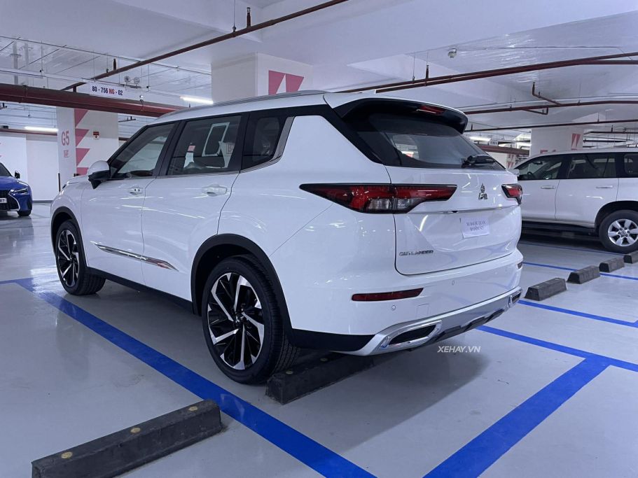 xehay_outlander20moi_091225_4 Bắt gặp Mitsubishi Outlander thế hệ mới tại Việt Nam