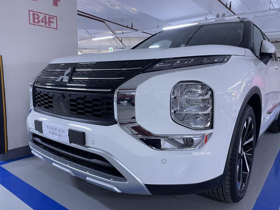 xehay_outlander20moi_091225_8 Bắt gặp Mitsubishi Outlander thế hệ mới tại Việt Nam