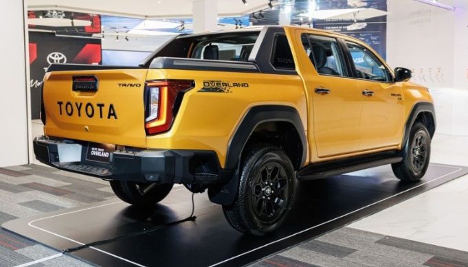 xehay_toyota20hilux20moi_161225_7 Tơyota "nhá hàng" Hilux thế hệ mới: Dự kiến sẽ ra mắt Việt Nam trước Tết Nguyên đán