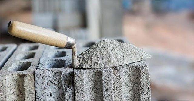 Tại sao xi măng là dạng bột nhưng khi trộn với nước lại cứng như đá?