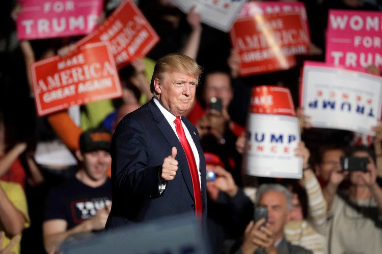 Tân Tổng thống Donald Trump chiến thắng áp đảo đối thủ Hillary Clinton trong cuộc đua vào Nhà Trắng.