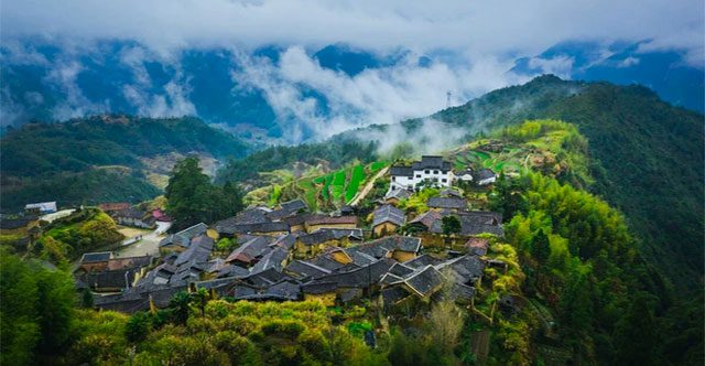 Thành phố bị thời gian bỏ quên ở Trung Quốc: Thiên nhiên hùng vĩ, thành cổ đậm màu quá khứ