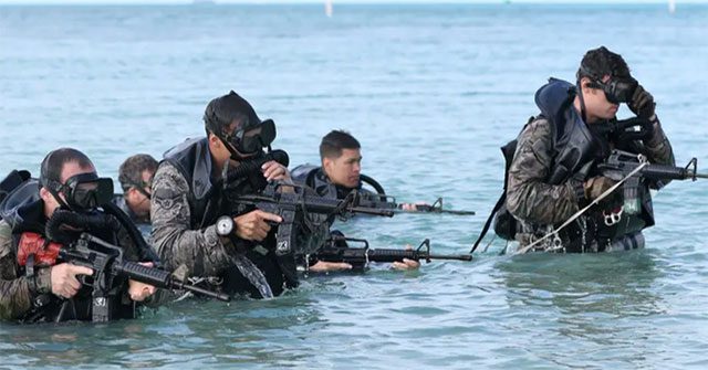 Khóa học khắc nghiệt nhất trong môi trường quân đội Mỹ, nơi sản sinh ra các "Aquaman" ngoài đời thực