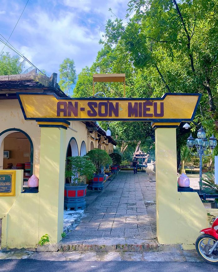 Miếu Bà Phi Yến (An Sơn Miếu) - Kinh nghiệm đi lễ côn đảo dịp tết