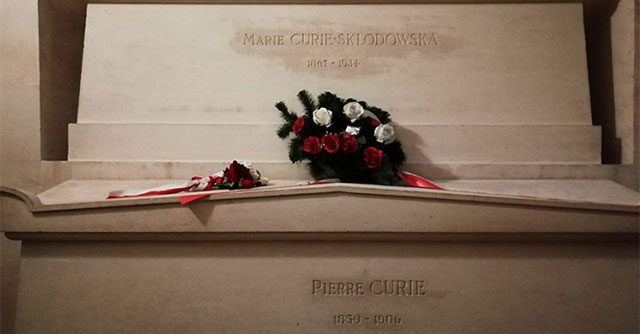 Tại sao Marie Curie được chôn cất trong quan tài lót chì?