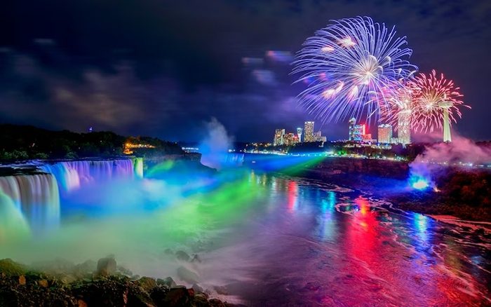 Các phong tục đón năm mới ở Canada thú vị - Tổ chức các lễ hội địa phương