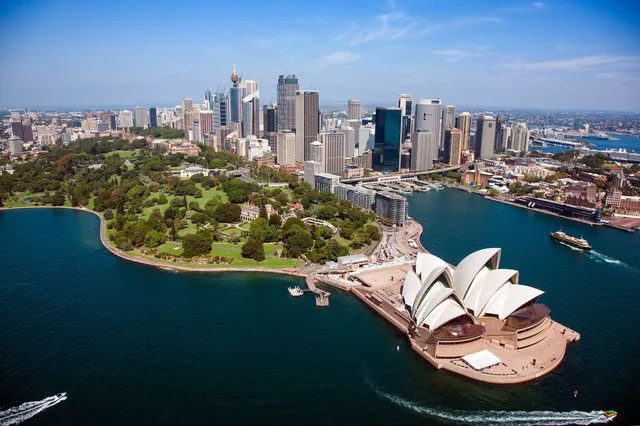 Mảng kiến tạo Australia đang trôi về phía bắc với tốc độ nhanh so với các mảng khác.