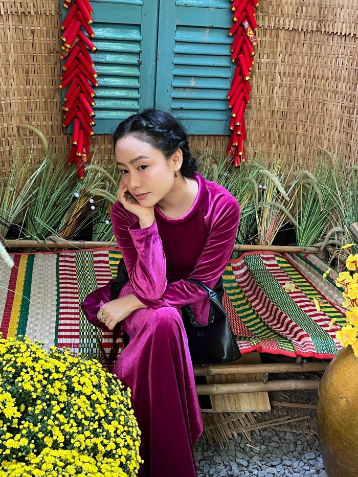 tu_ho_1 Tú Hồ - "Nàng thơ " thướt tha trong bộ ảnh áo dài nhung đậm chất xưa
