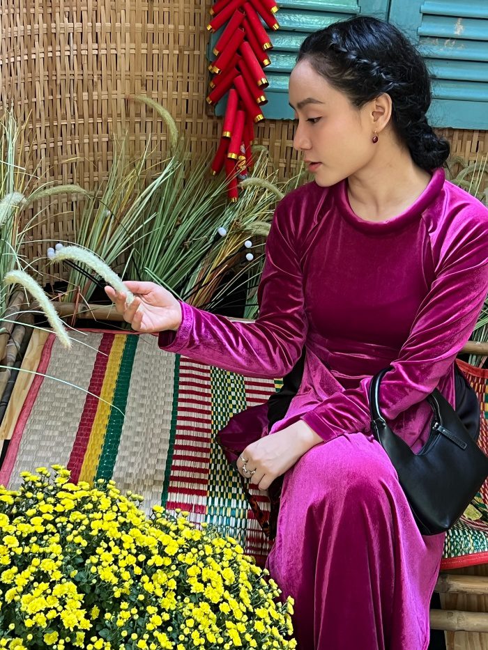 tu_ho_5 Tú Hồ - "Nàng thơ " thướt tha trong bộ ảnh áo dài nhung đậm chất xưa