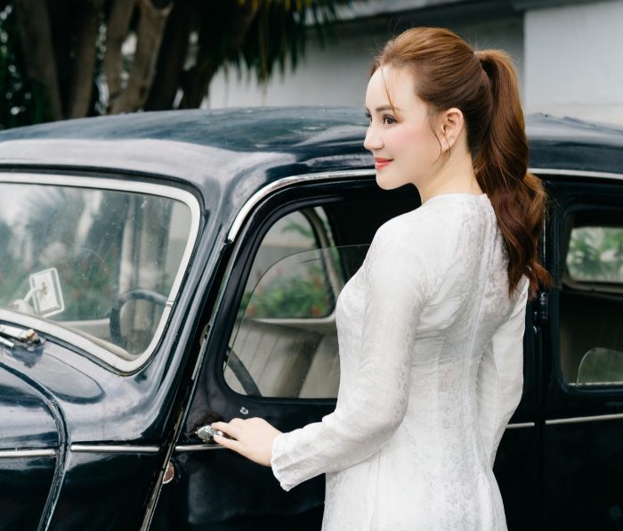 Vy Oanh gây thương nhớ với nhan sắc không tuổi trong tà áo dài và áo bà ba