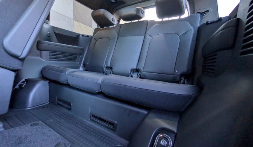 [ĐÁNH GIÁ XE] Land Rover Defender 130 V8 2026: Đỉnh cao quyền lực hay chỉ là sự phô trương hào nhoáng?