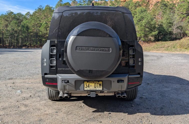 [ĐÁNH GIÁ XE] Land Rover Defender 130 V8 2026: Đỉnh cao quyền lực hay chỉ là sự phô trương hào nhoáng?