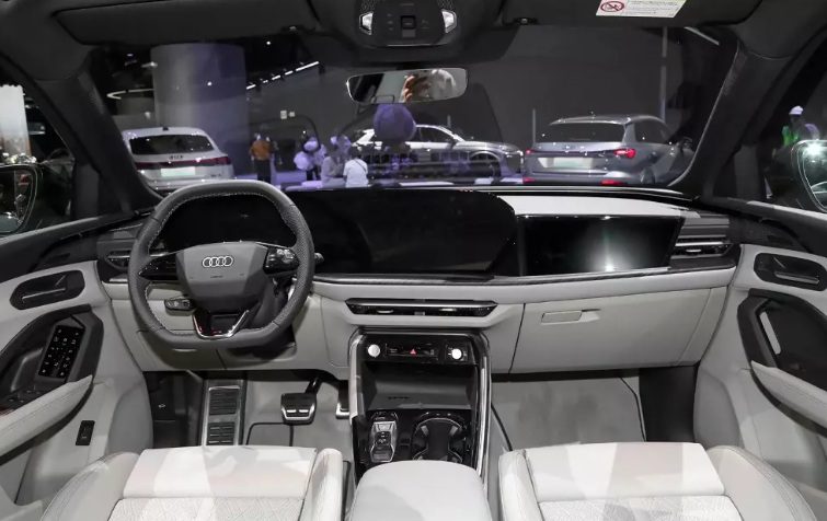 Audi mở bán Q5L thế hệ mới: SUV hạng sang được tích hợp công nghệ Huawei