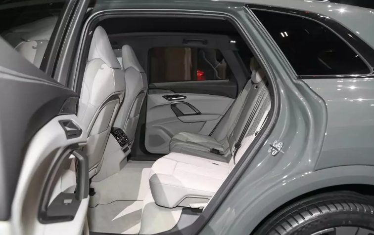 Audi mở bán Q5L thế hệ mới: SUV hạng sang được tích hợp công nghệ Huawei