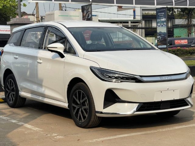 Gia đình đông người chọn xe gì trong tầm giá 750 triệu đồng?