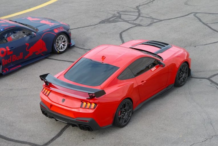 xehay_dark20horse20sc20_160126_2 Ford Mustang Dark Horse SC 2026 lộ diện: "Quái thú" đường đua giá dự kiến 3,4 tỷ VNĐ