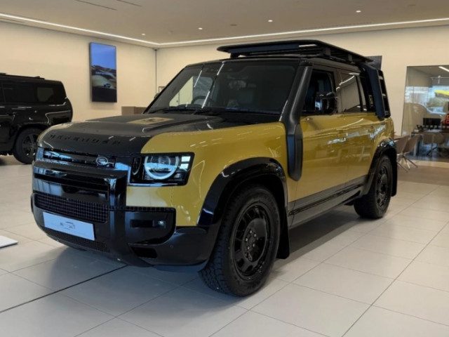 Land Rover Defender 110 Trophy Edition: Khi di sản off-road khoác lên mình "bộ cánh" hiện đại