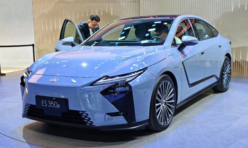 xehay_lexus20es202026_270126_1 Đại lý nhận cọc Lexus ES 2026 tại Việt Nam: Có bản thuần điện, giá dự kiến từ 2,36 tỷ đồng