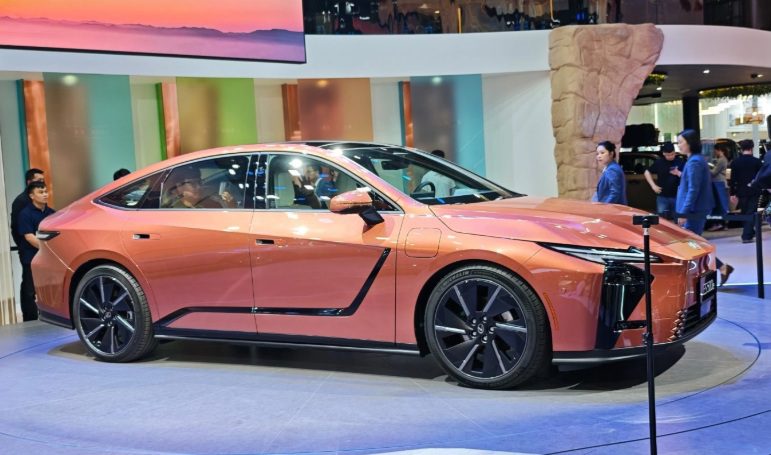 xehay_lexus20es202026_270126_3 Đại lý nhận cọc Lexus ES 2026 tại Việt Nam: Có bản thuần điện, giá dự kiến từ 2,36 tỷ đồng