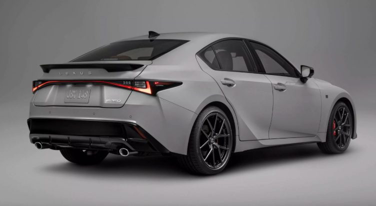 Lexus IS 2026 trình làng: Chỉ còn động cơ V6, giá khởi điểm tăng
