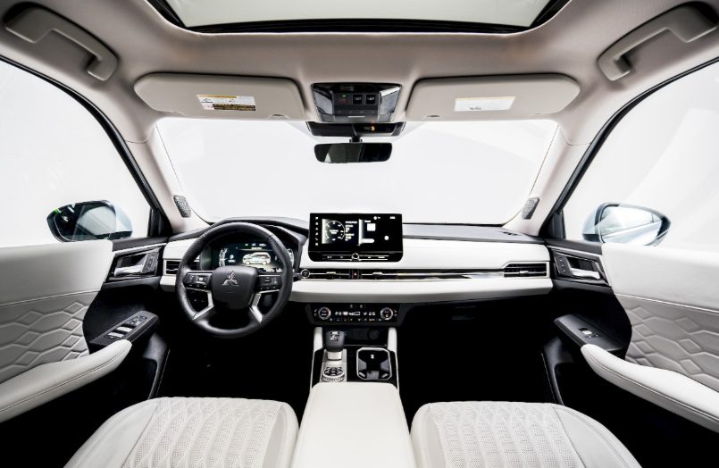 Mitsubishi Outlander PHEV 2026 trình làng: Cải tiến loạt trang bị, giá tăng nhẹ