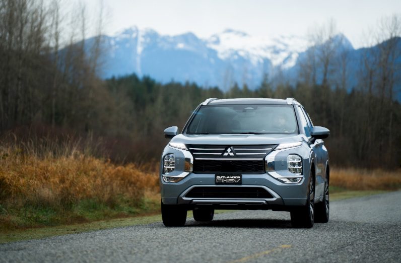 Mitsubishi Outlander PHEV 2026 trình làng: Cải tiến loạt trang bị, giá tăng nhẹ