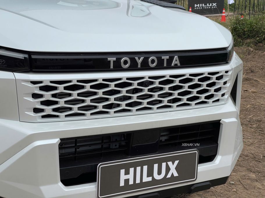 xehay_toyota20hilux202026_290126_12 Toyota Hilux thế hệ mới ra mắt Việt Nam: "Lột xác" thiết kế và công nghệ, giá từ 632 triệu đồng