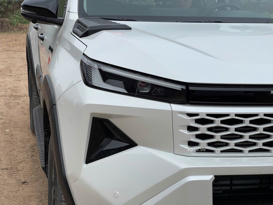 xehay_toyota20hilux202026_290126_13 Toyota Hilux thế hệ mới ra mắt Việt Nam: "Lột xác" thiết kế và công nghệ, giá từ 632 triệu đồng