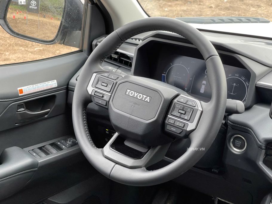xehay_toyota20hilux202026_290126_6 Toyota Hilux thế hệ mới ra mắt Việt Nam: "Lột xác" thiết kế và công nghệ, giá từ 632 triệu đồng