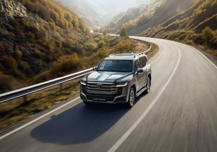 Land Cruiser 300 Hybrid - biến thể mạnh mẽ nhất trình làng với công suất 457 mã lực