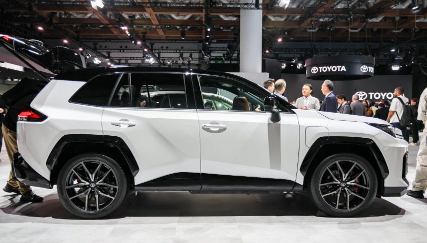 Toyota RAV4 2026 lộ thêm thông tin trước thềm ra mắt: Kích thước linh hoạt, có AWD và hybrid tiết kiệm nhiên liệu